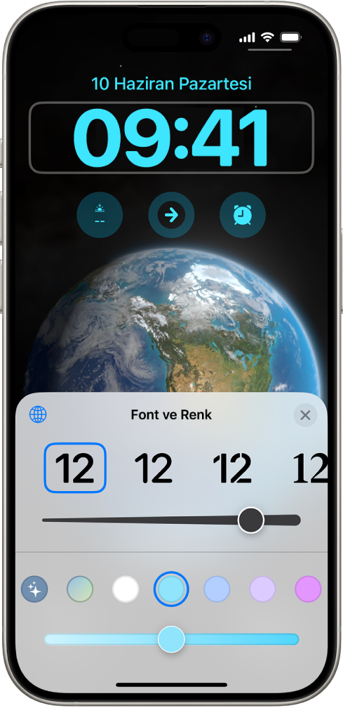 iPhone Kilitli Ekranı saatin fontunu ve rengini değiştirme denetimlerini gösteriyor.