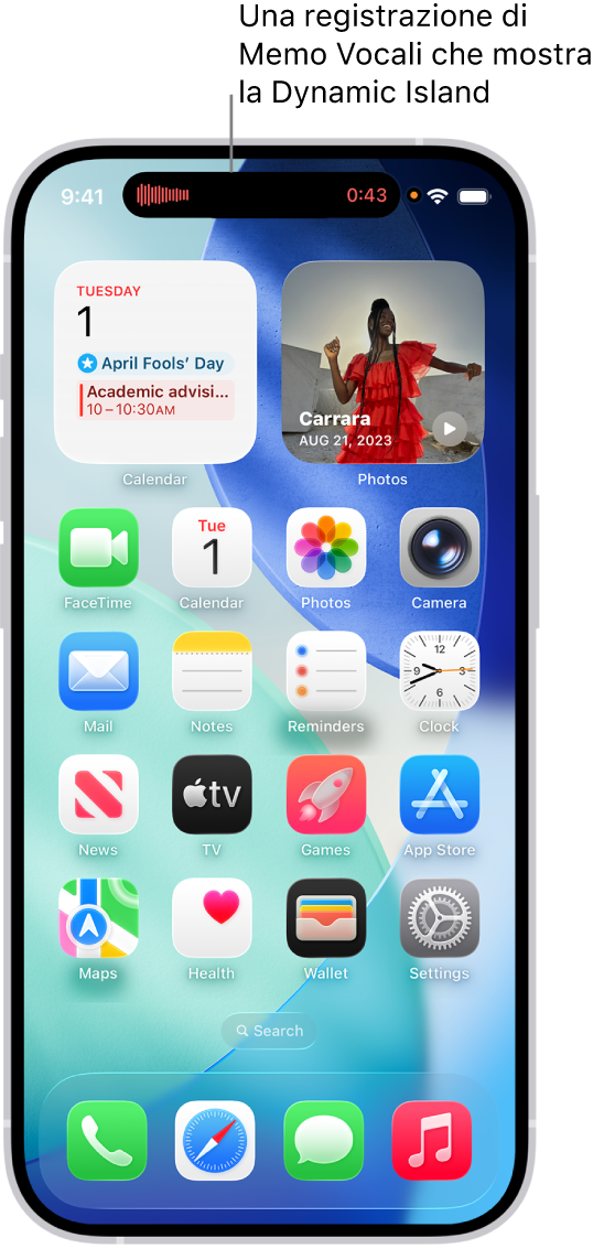 La schermata Home di iPhone 14 Pro, che mostra una registrazione di Memo Vocali in corso nella Dynamic Island nella parte superiore dello schermo.