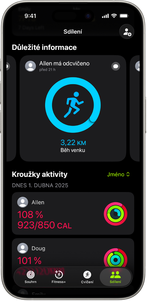 Displej iPhonu s informacemi o aktivitě sdílenými s dalšími dvěma uživateli
