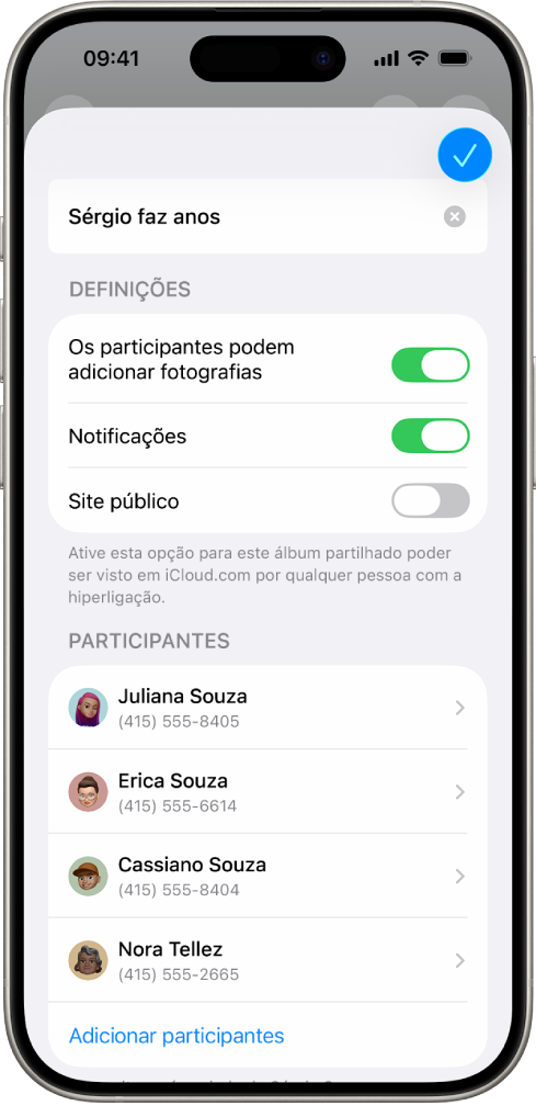 Um ecrã do iPhone mostra um álbum de fotografias partilhado e as pessoas com quem é partilhado.