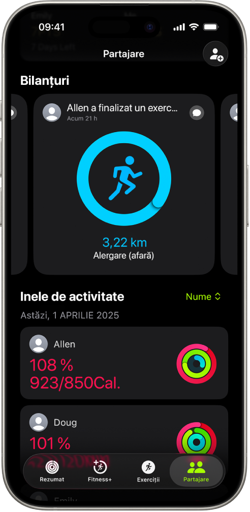 Ecranul unui iPhone prezentând datele de activitate partajate cu alte două persoane.