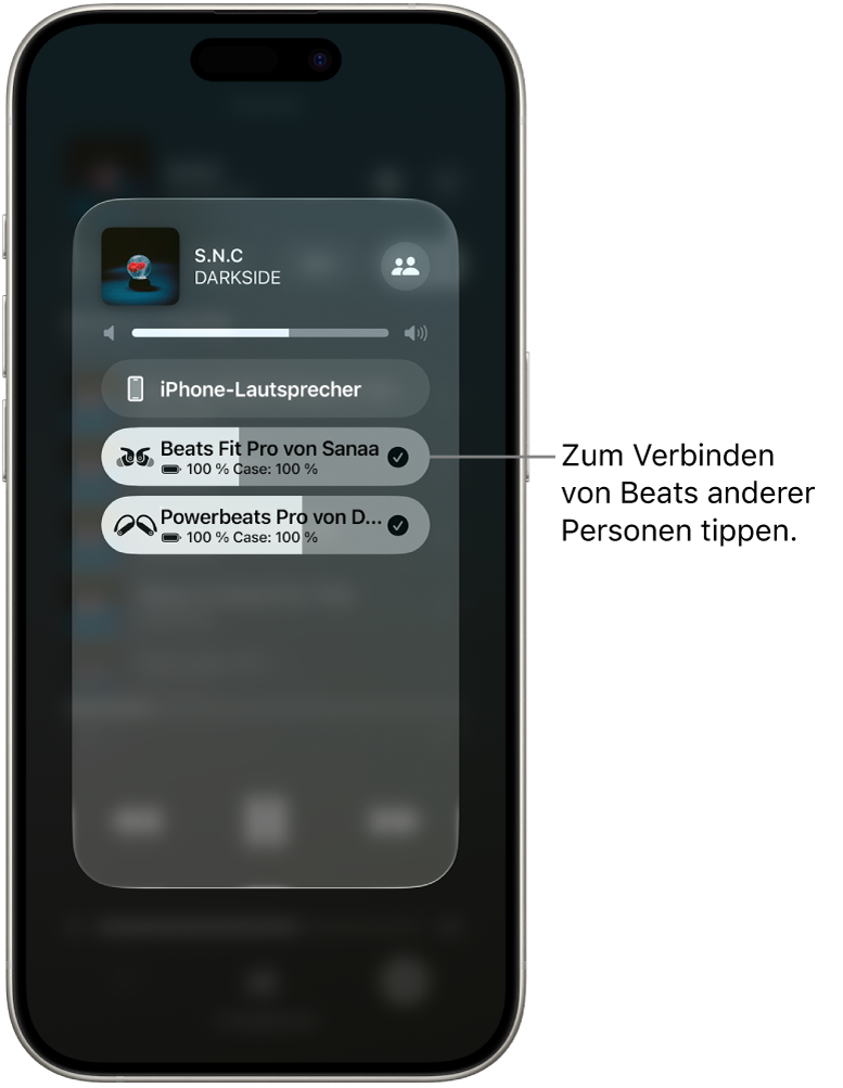 Der AirPlay-Bildschirm zeigt zwei Beats-Paare, die mit demselben iPhone verbunden sind, während ein Musiktitel wiedergegeben wird.