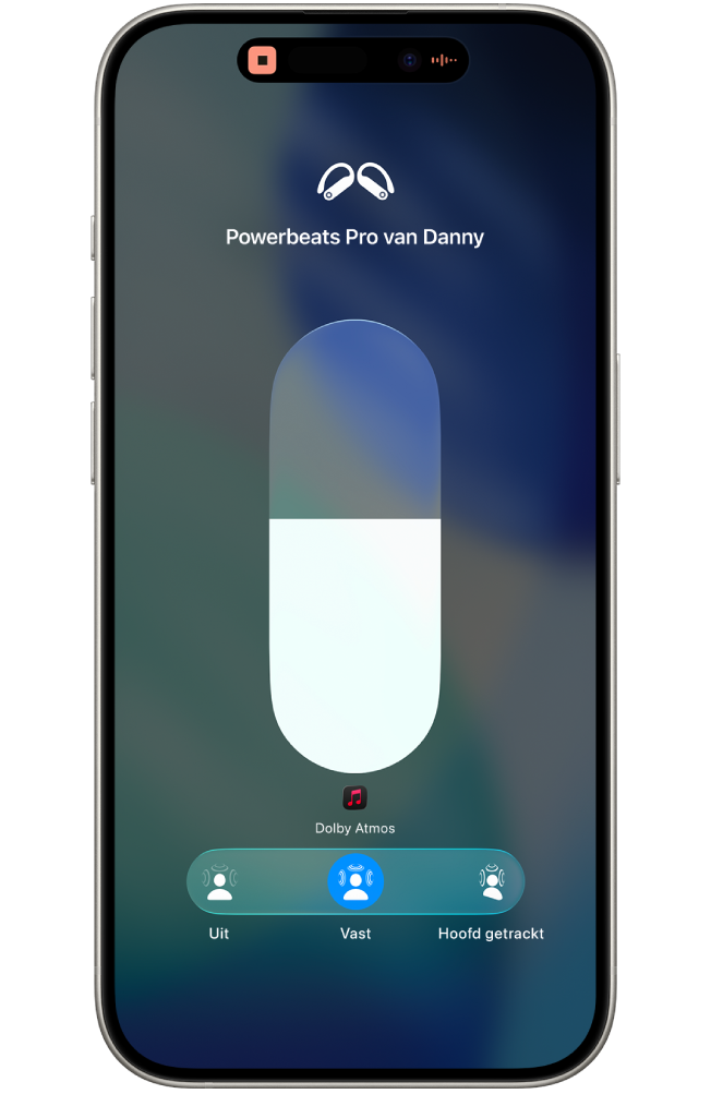 Het volumescherm in het bedieningspaneel, met het volume voor de Beats Fit Pro en opties voor ruimtelijke audio.