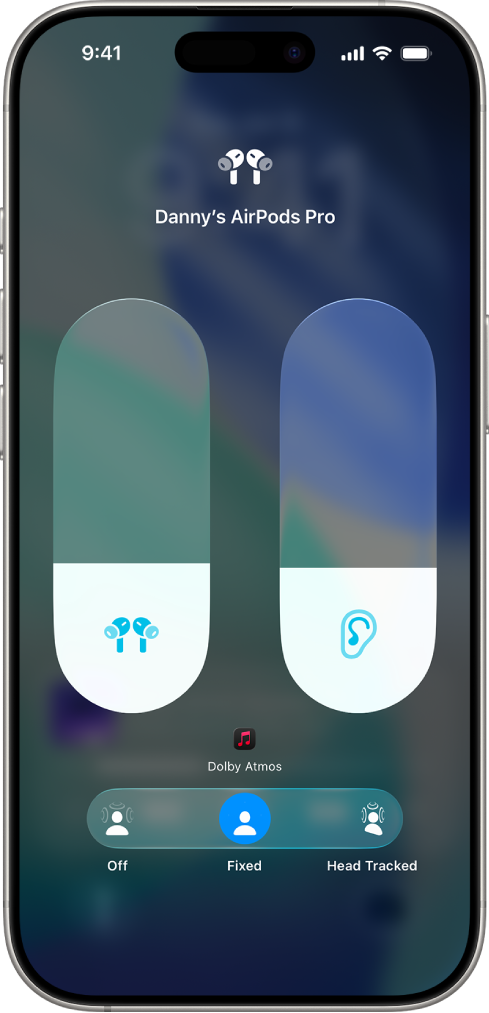 Skaļuma ekrāns izvēlnē Control Center, kurā redzams AirPods Pro austiņu skaļuma līmenis. Zem skaļuma indikatora ir redzamas Spatial Audio opcijas. Redzamas opcijas Off, Fixed un Head Tracked.