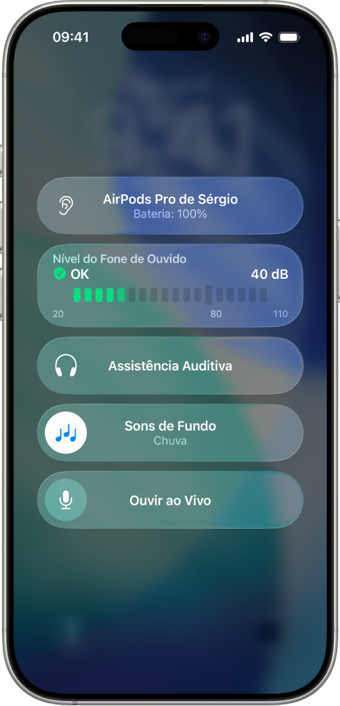 Tela Dispositivos Auditivos na Central de Controle. De cima para baixo, ela mostra: Nível do Fone de Ouvido em decibéis, Assistência Auditiva, Sons de Fundo e Ouvir ao Vivo.