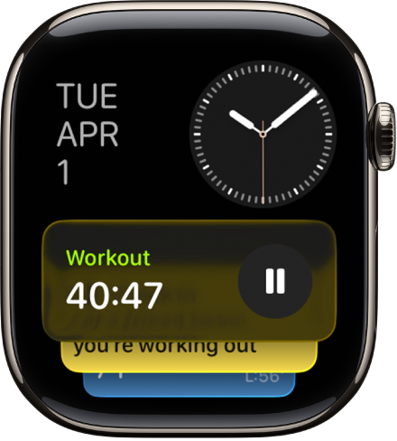 La pila inteligente en el Apple Watch mostrando las actividades en vivo y los widgets.