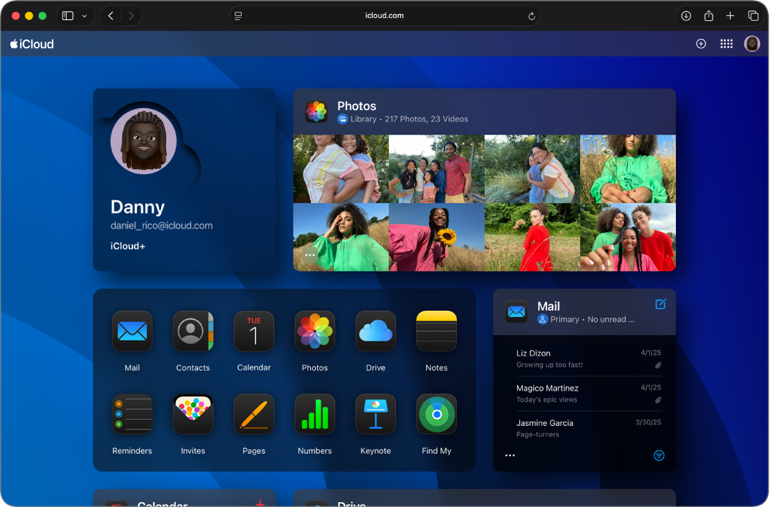 Koyu Mod’un açık olduğu iCloud.com ana sayfası.