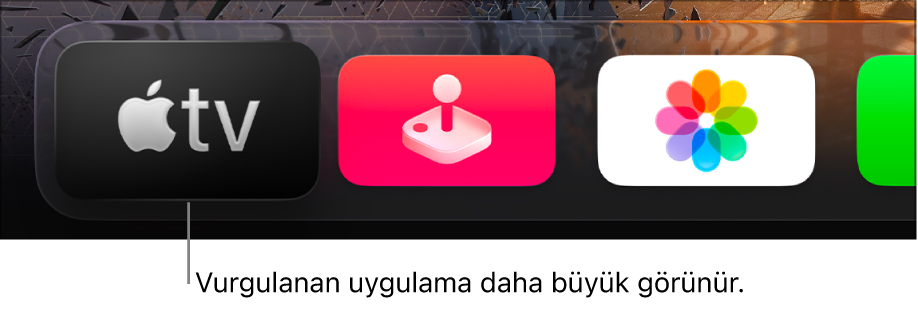 Apple TV ana ekranının en üst satırında vurgulanan Apple TV uygulaması.