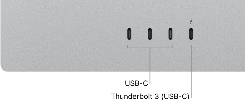מבט אחורי מוגדל על Studio Display המציג שלוש יציאות USB-C בצד שמאל ויציאת Thunderbolt 3 ‏(USB-C) בצד ימין.