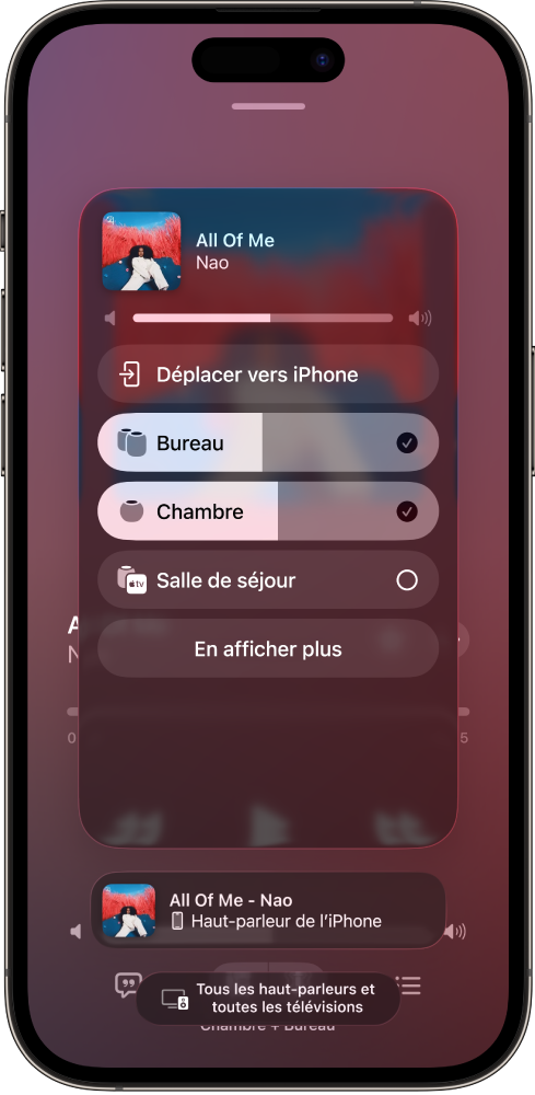 L’écran d’un iPhone affiche une chanson en cours de lecture ainsi qu’une liste de HomePod et d’Apple TV. Le HomePod du bureau est sélectionné.