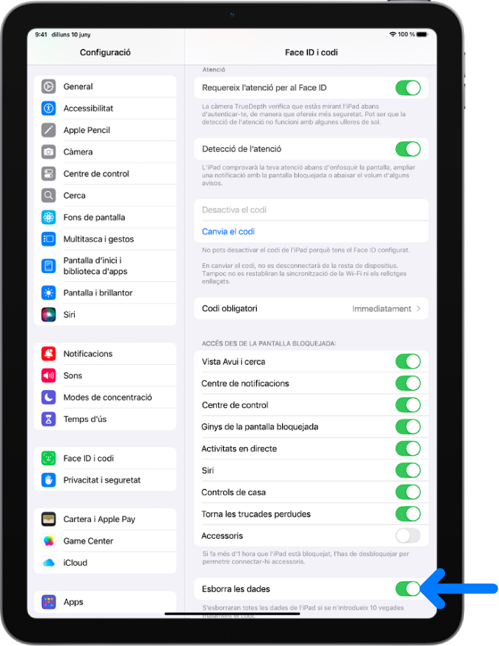 El control “Esborra les dades”, que és a la part inferior de la pantalla “Face ID i codi” de l’app Configuració.