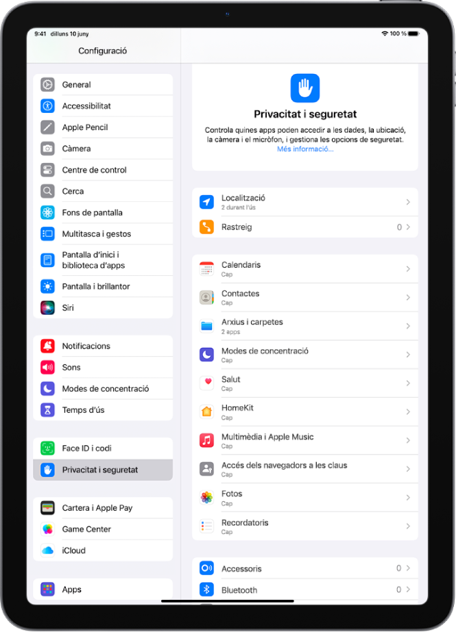 La configuració de la localització a la secció de privacitat i seguretat, amb opcions per compartir la ubicació de l’iPad, inclosa la configuració personalitzada per a cada app.