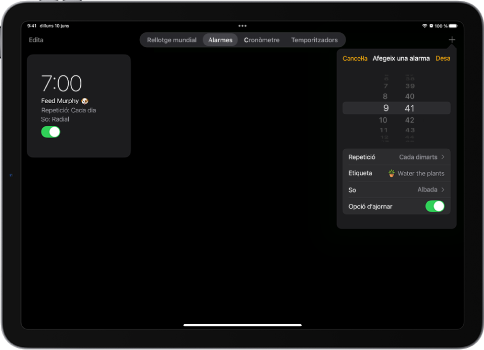 Es mostra la pestanya “Alarmes” de l’app Rellotge, amb la configuració per canviar-ne l’hora, escollir si l’alarma es repeteix, afegir una etiqueta a l’alarma, seleccionar un so i activar l’opció d’ajornar.