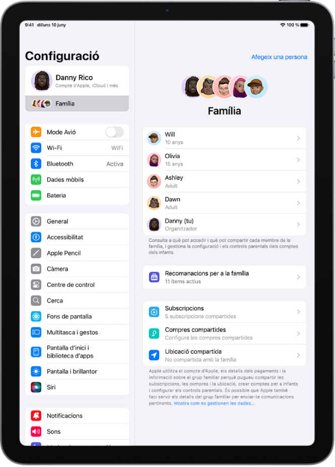 La pantalla “Família” a l’app Configuració. Apareix una llista de fins a cinc membres de la família damunt de les funcions compartides.