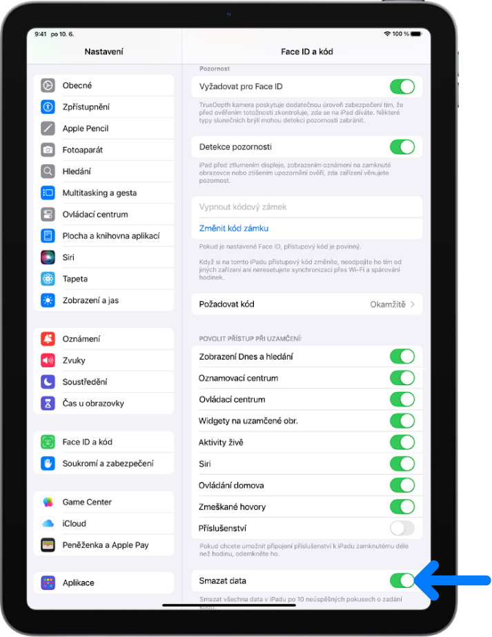Ovládací prvek Smazat data umístěný u dolního okraje obrazovky Face ID a kód v Nastavení