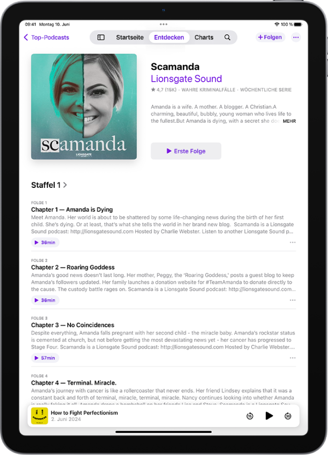 Eine Sendungsseite in der App „Podcasts“ zeigt eine Staffel mit Folgen sowie Zusammenfassungen jedes Kapitels und den Player unten.