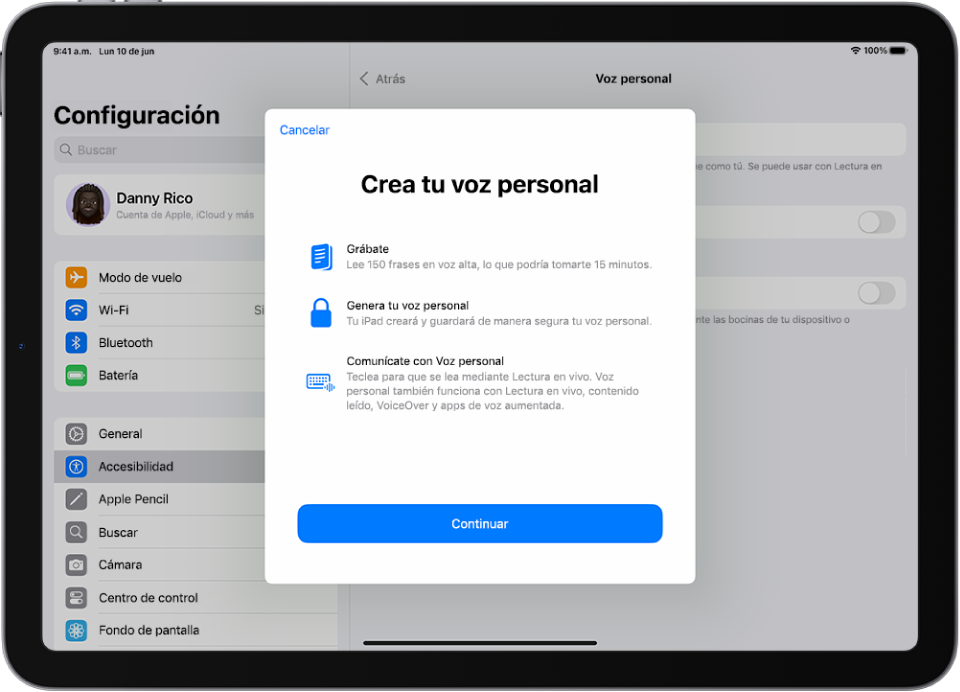 Un iPad con información sobre cómo crear una voz personal.