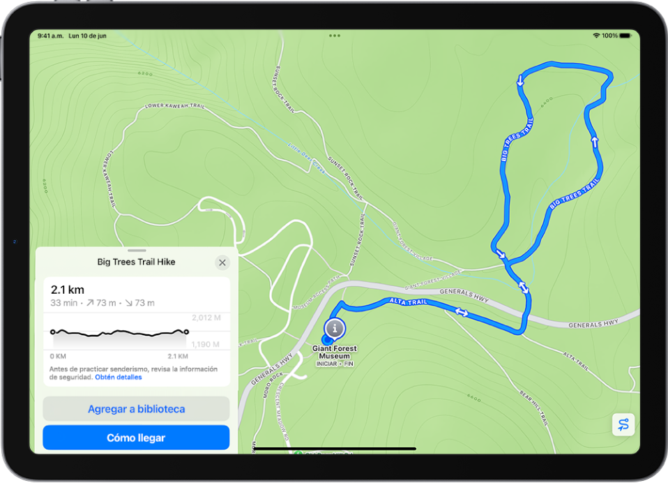 Un resumen de una excursión que se puede descargar y que muestra la distancia, perfil de altitud, tiempo estimado y opciones para guardar u obtener indicaciones para iniciar la ruta.