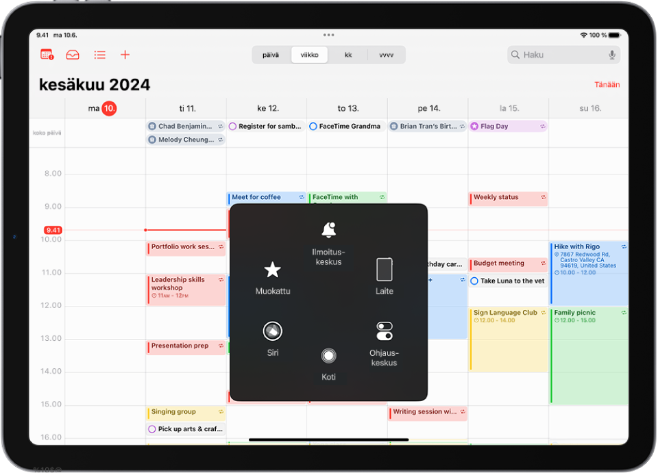 iPad, jossa on esillä AssistiveTouch-valikon säätimet Ilmoituskeskus, Laite, Ohjauskeskus, Koti, Siri ja Muokattu.