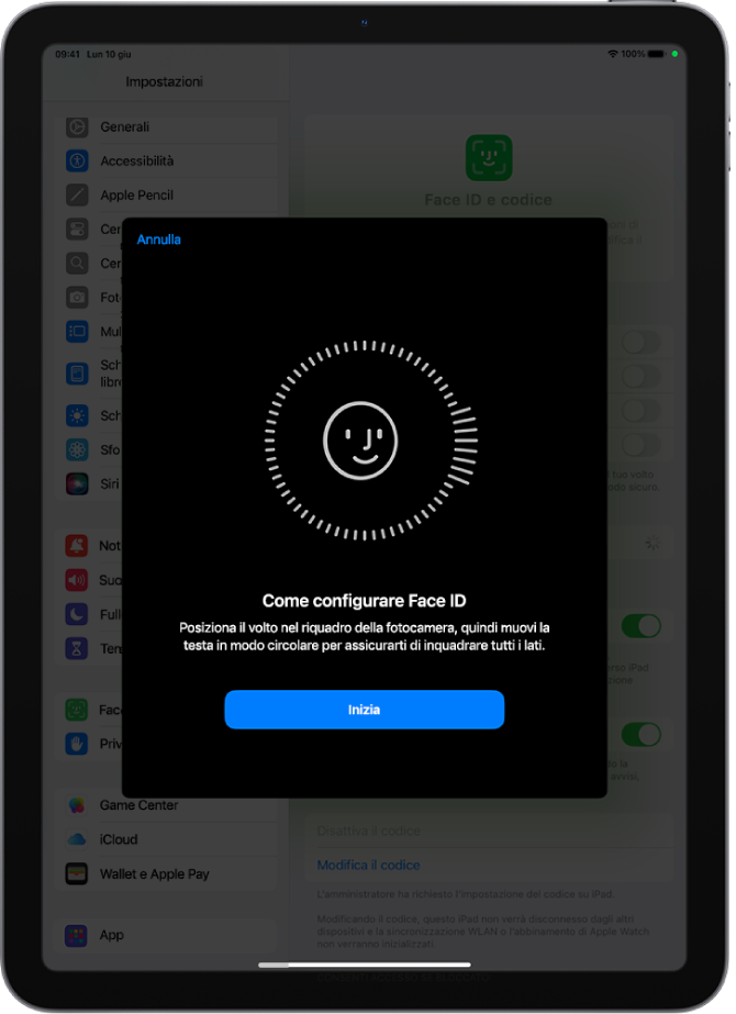 La schermata di configurazione del riconoscimento di Face ID. Sullo schermo è visibile un volto sorridente, circondato da un cerchio. Il testo sotto di esso indica all’utente di muovere la testa lentamente in modo da tracciare un cerchio completo. Il pulsante Inizia è vicino alla parte inferiore dello schermo.