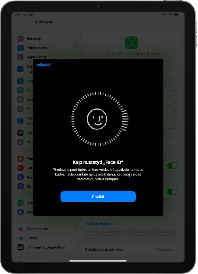 „Face ID“ atpažinimo sąrankos ekranas. Ekrane rodoma šypsenėlė apskritime. Žemiau pateiktas tekstas nurodo naudotojui lėtai apsukti galvą pagal apskritimą. Mygtukas „Pradėti“ rodomas ekrano viršuje.