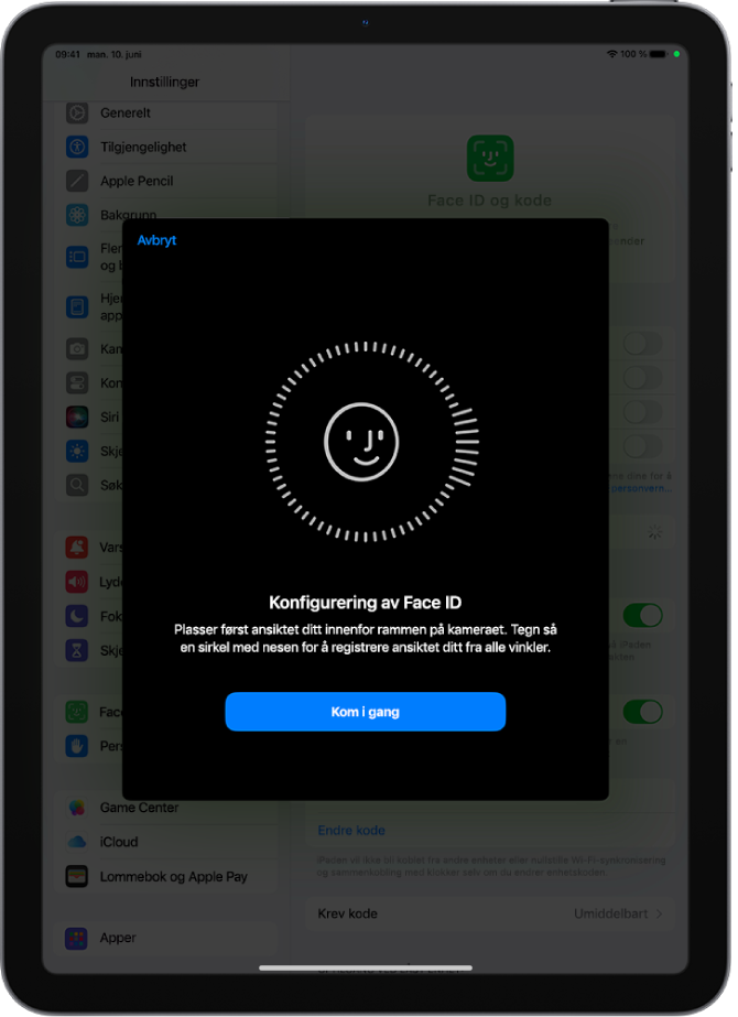 Konfigurasjonsskjermen for Face ID-gjenkjenning. Et smilefjes vises på skjermen, omsluttet av en sirkel. Teksten under informerer brukeren om å bevege hodet sakte for å fullføre sirkelen. En Kom i gang-knapp vises nær bunnen av skjermen.