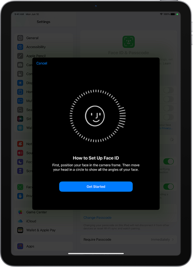 Face ID ଚିହ୍ନଟକରଣ ସେଟ୍ଅପ୍ ସ୍କ୍ରୀନ୍। ସର୍କଲ୍ ମଧ୍ଯରେ ସ୍କ୍ରୀନ୍ରେ ଏକ ହସ ହସ ମୁହଁ ଦେଖାଯାଉଛି। ତଳେ ଥିବା ଟେକ୍ସ୍ଟ୍ ୟୁଜର୍ଙ୍କୁ ସର୍କଲ୍ ସମ୍ପୂର୍ଣ୍ଣ କରିବା ପାଇଁ ଧୀରେ ଧୀରେ ନିଜ ମୁଣ୍ଡକୁ ବୁଲାଇବାକୁ ନିର୍ଦ୍ଦେଶ ଦେଉଛି। “ଆରମ୍ଭ କରନ୍ତୁ” ପାଇଁ ଏକ ବଟନ୍ ସ୍କ୍ରୀନ୍ର ନିମ୍ନରେ ଦେଖାଯାଉଛି।