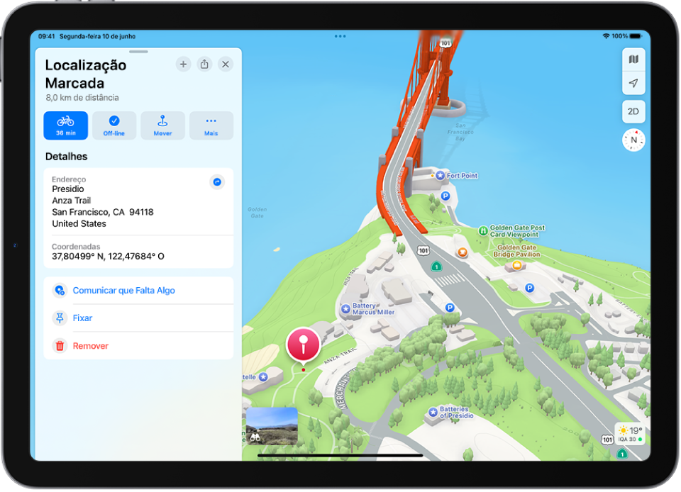 O app Mapas mostrando uma localização marcada no mapa de um parque. Botões para obter itinerários até a localização, baixar os arredores ou movê-la perto da parte superior esquerda.