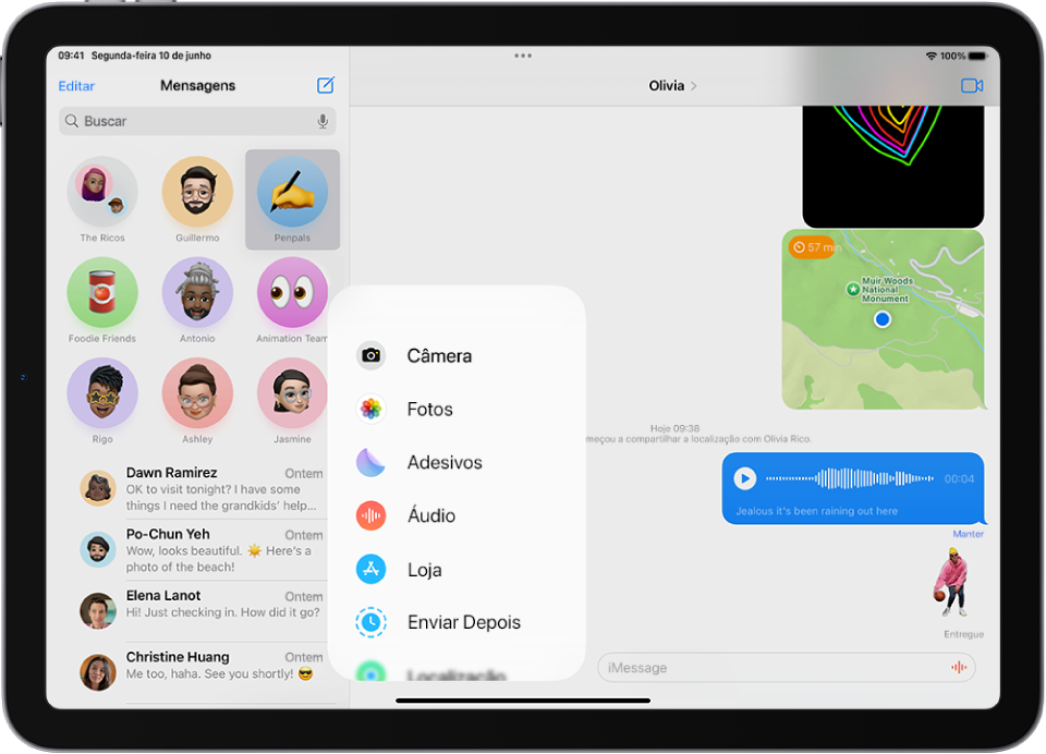 Depois de tocar no botão Apps em uma conversa no app Mensagens, uma lista de recursos para adicionar à mensagem aparece.