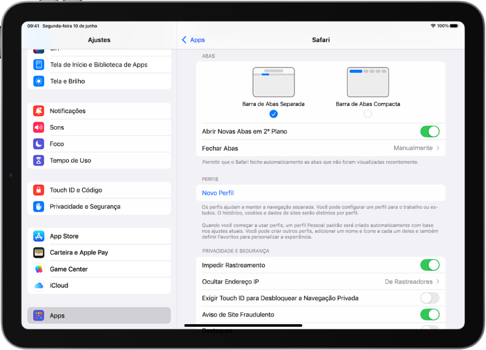 A janela do app Ajustes com (à esquerda) Apps selecionado na barra lateral e (à direita) um painel do Safari mostrando opções de uso das abas na parte superior.