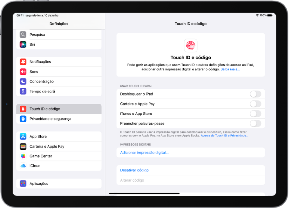 Um ecrã a mostrar as definições de “Touch ID e código” com opções para adicionar uma impressão digital e ativar o código.