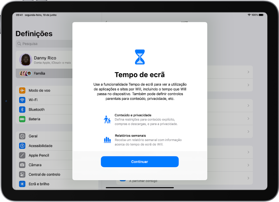 Um ecrã com uma descrição de funcionalidades para seguir o tempo de ecrã de uma criança com opções como tempo de pausa agendado.