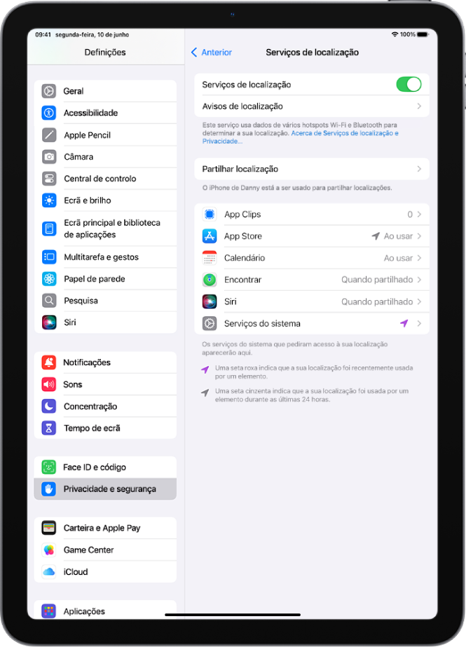 O ecrã “Serviços de localização” com definições para a partilha da localização do iPad com aplicações.