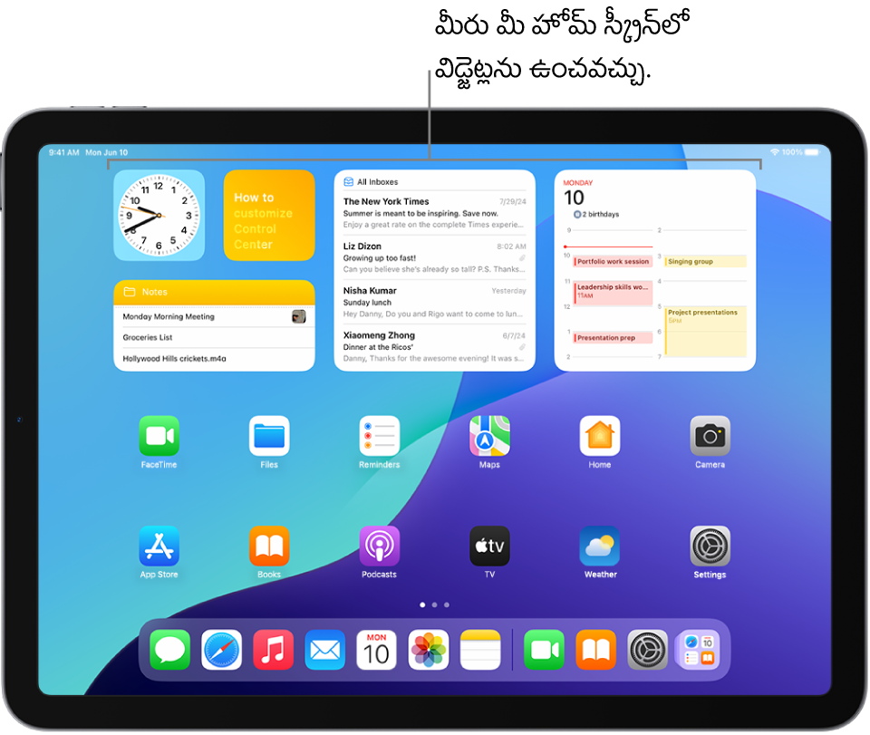 iPad హోమ్ స్క్రీన్. స్క్రీన్ పైభాగంలో వాతావరణం, సంగీతం, ఫోటోస్, రిమైండర్స్, హోమ్ కోసం కస్టమైజ్ చేసిన విడ్జెట్‌లు ఉన్నాయి.