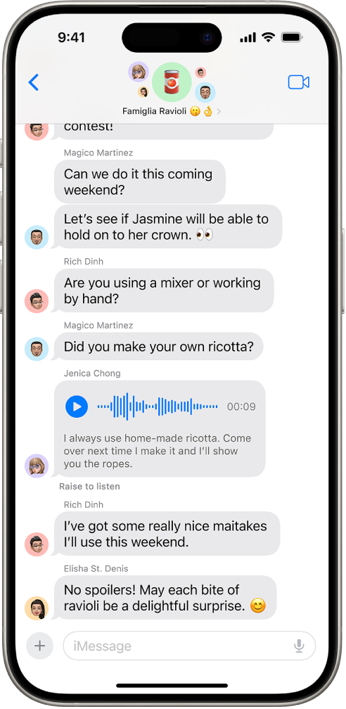 একটি অডিও মেসেজ ও সেটির ট্রান্সক্রিপ্টসহ মেসেজ কথোপকথন।