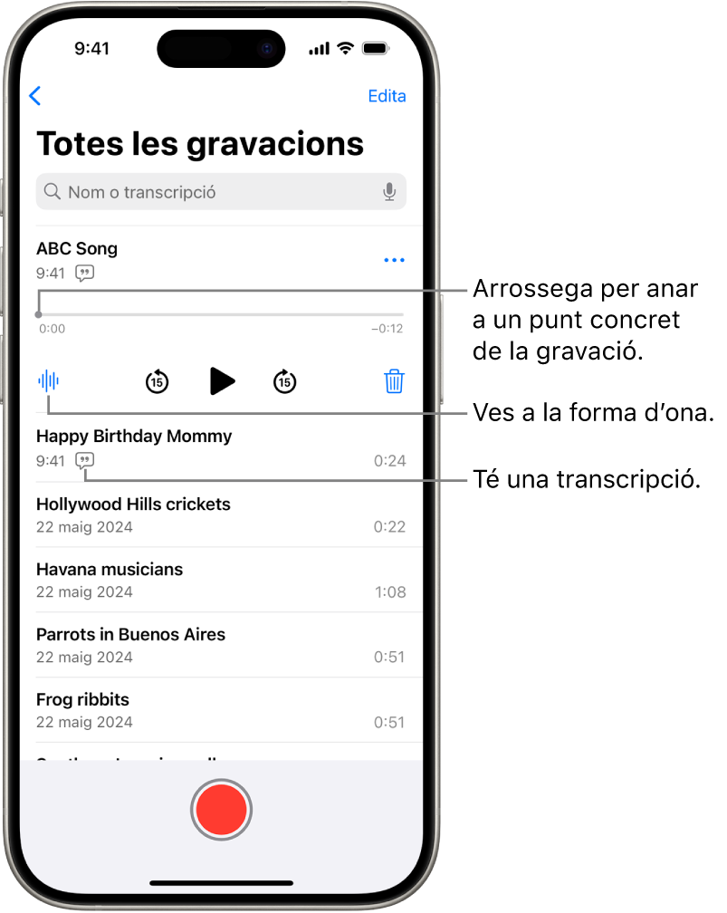 Pantalla de la llista de l’app Notes de Veu amb una gravació seleccionada a la part superior. La línia de temps de la gravació té un cursor de reproducció que pots arrossegar fins a un punt específic de la gravació. Els controls de reproducció són a sota de la línia de temps.