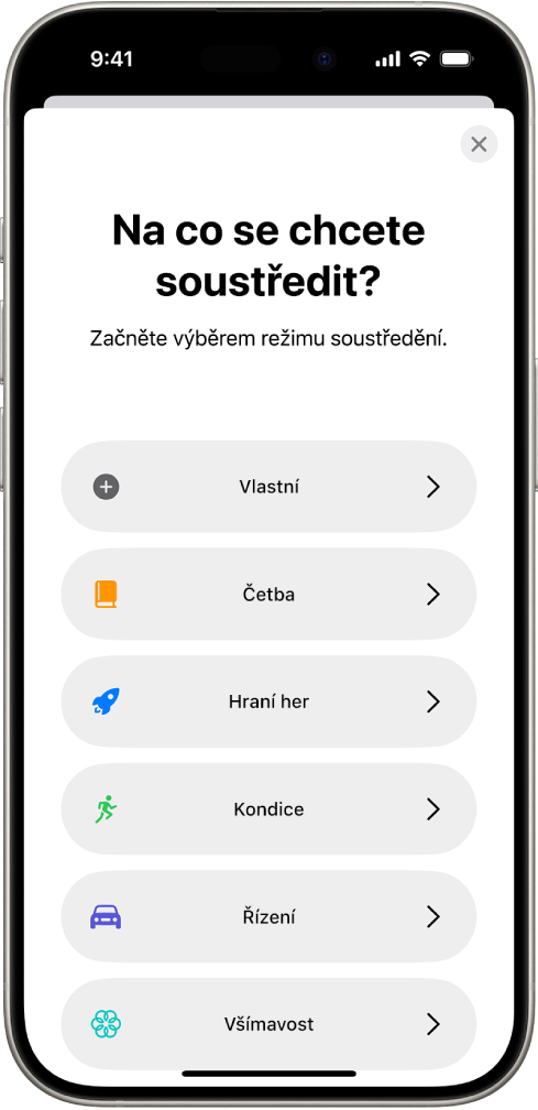 Obrazovka nastavení režimu soustředění pro další dostupné režimy soustředění, k nimž patří volby Vlastní, Řízení, Kondice, Hraní her, Všímavost a Četba
