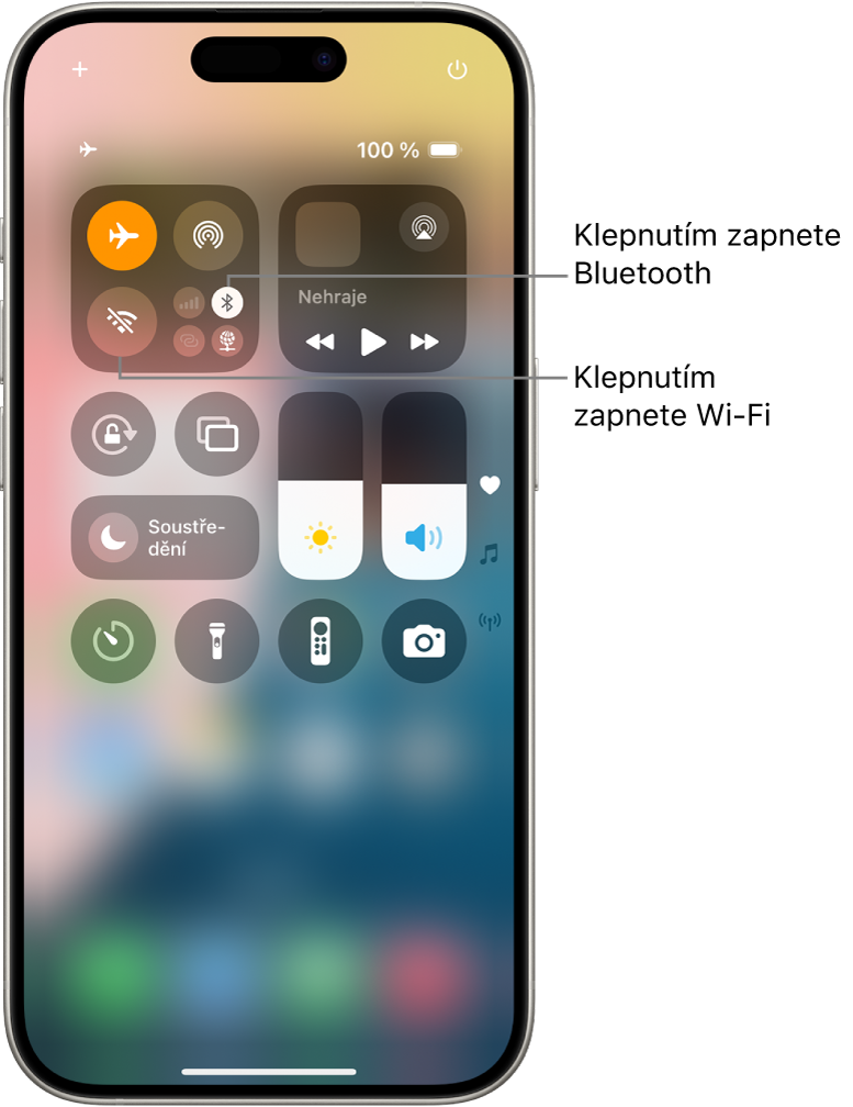 Ovládací centrum se zapnutým Letovým režimem. Indikátory pro Wi‑Fi a Bluetooth jsou vypnuté. Poblíž levého horního rohu Ovládacího centra se zobrazují tlačítka pro zapnutí rozhraní Wi‑Fi a Bluetooth.