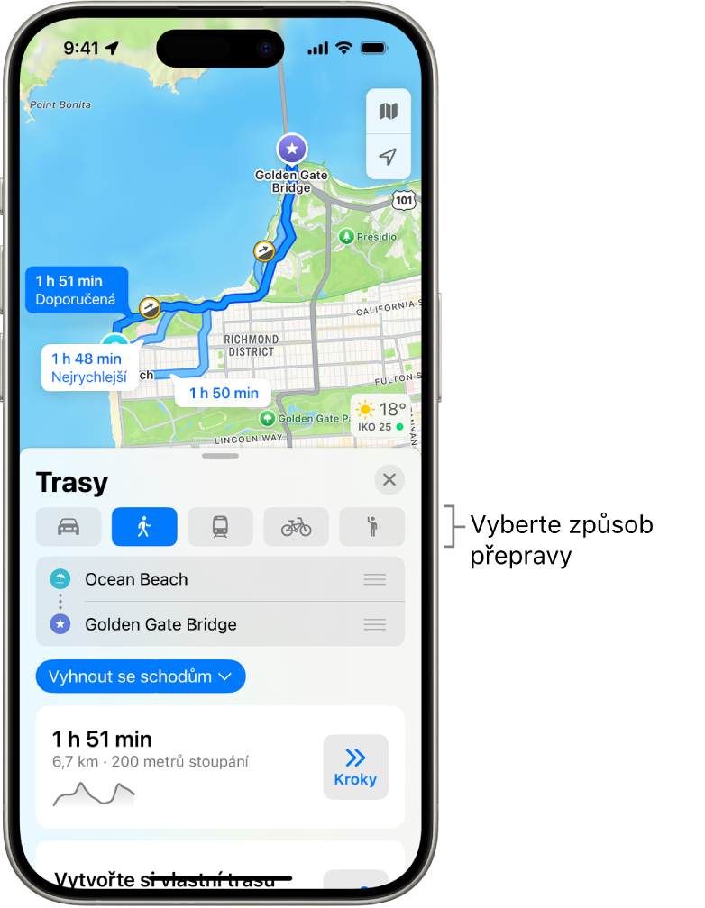 Mapa zobrazující několik možností trasy mezi dvěma místy s tlačítky pro výběr jiných způsobů přepravy, prohození výchozího a cílového místa a zobrazení navigačních pokynů v podobě kroků.