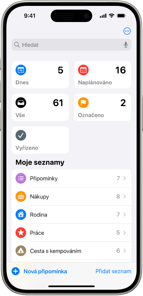 Obrazovka aplikace Připomínky, na níž je nahoře vidět vyhledávací pole a pod ním několik seznamů