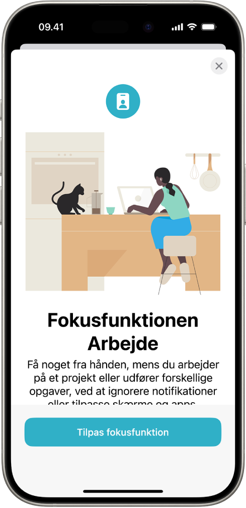 En skærm, der viser fire indbyggede fokusfunktioner – Forstyr ikke, Personlig, Søvn og Arbejde. Knappen Del på tværs af enheder gør det muligt for dig at bruge de samme fokusindstillinger på alle de Apple-enheder, hvor du er logget ind på den samme Apple-konto.