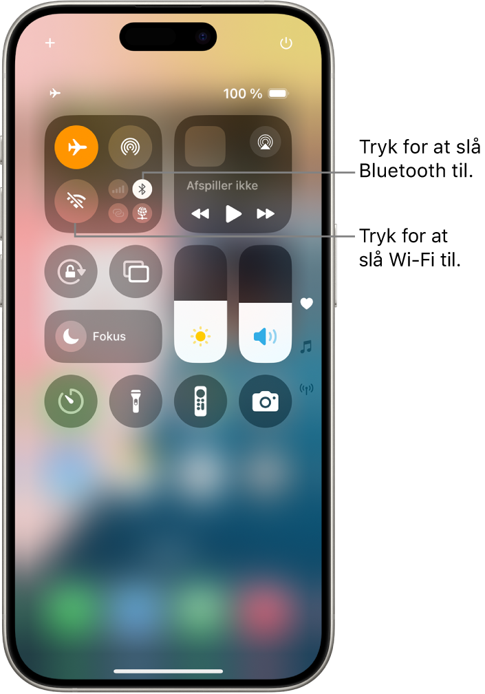 Kontrolcenter med Flyfunktion slået til viser, at Wi-Fi og Bluetooth er slået fra. Knapperne, der bruges til at slå Wi-Fi og Bluetooth til, findes i øverste venstre hjørne af Kontrolcenter.