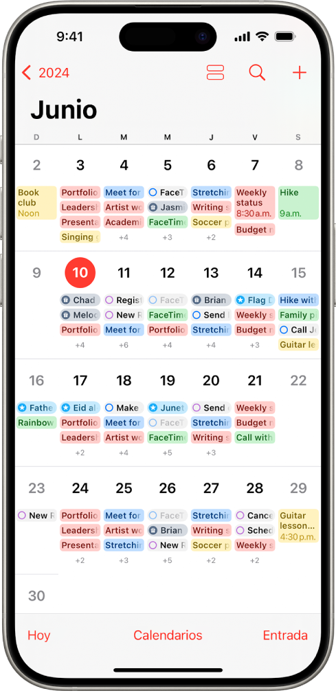 Un calendario en la visualización por mes mostrando eventos y recordatorios.