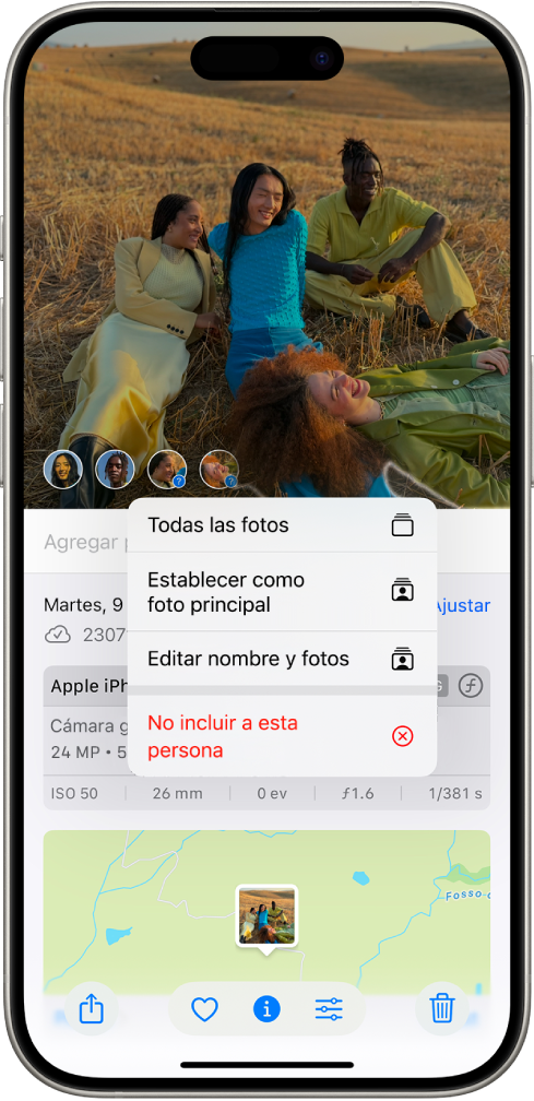 La mitad superior de la pantalla del iPhone mostrando una foto abierta en la app Fotos. En la esquina inferior izquierda de la foto hay signos de interrogación junto a las personas y mascotas que aparecen en la foto. Se selecciona un signo de interrogación y aparece un menú de opciones que incluye, de arriba a abajo, Nombrar a esta persona, Todas las fotos, Establecer como foto principal, Editar nombre y fotos e Incluir menos a esta persona.