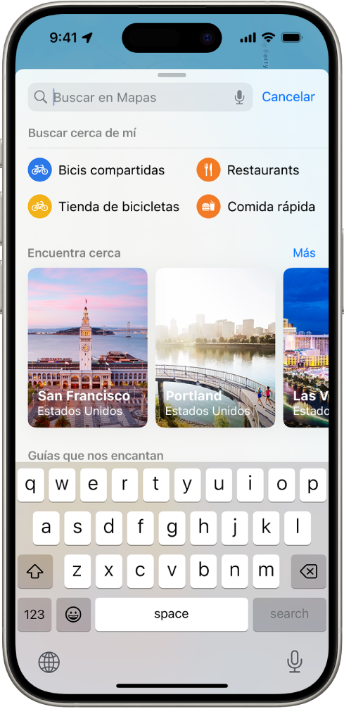 La app Mapas mostrando el campo de búsqueda, categorías de servicios cercanos y guías de la ciudad. En la parte inferior de la pantalla está el teclado en pantalla del iPhone.