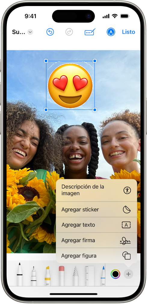 En Mail, un archivo PDF que se agregó como archivo adjunto tiene un sticker de un emoji. Debajo de la página web están las herramientas de Marcado.