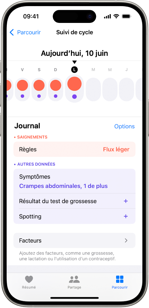 L’écran « Suivi de cycle » montrant la chronologie d’une semaine en haut de l’écran. Des cercles rouges pleins et des points violets marquent les cinq premiers jours sur la chronologie. Sous la chronologie se trouvent des options pour ajouter des informations sur les règles, les symptômes, et plus encore.