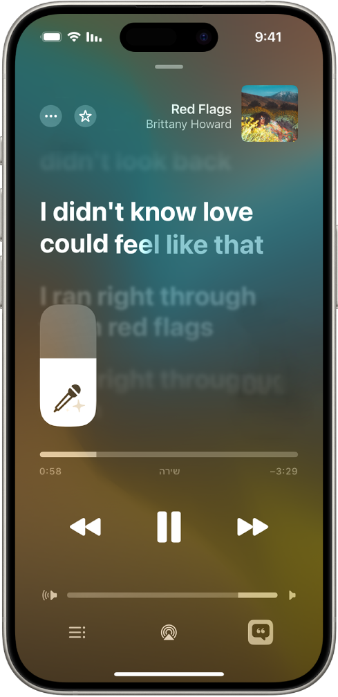המסך ״מופעל כעת״ מציג את המחוון של Apple Music Sing משמאל למילים. מילות השיר שמתנגן כעת מודגשות.