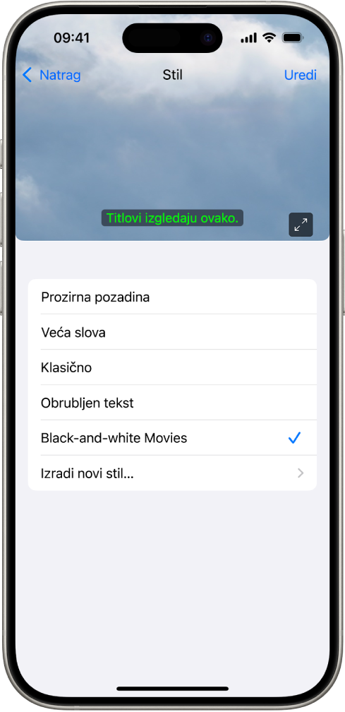 iPhone prikazuje primjer titlova s prilagođenim stilom.