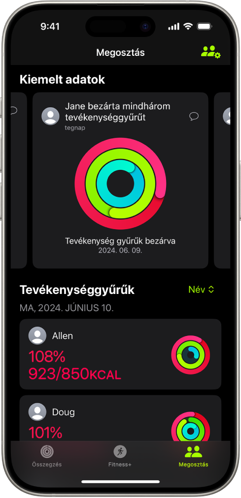A megosztási képernyő a Fitnesz appban a tevékenységgyűrűkkel és azokkal a tevékenység-kiemelésekkel, amelyek meg vannak osztva egy személy és a barátai között.